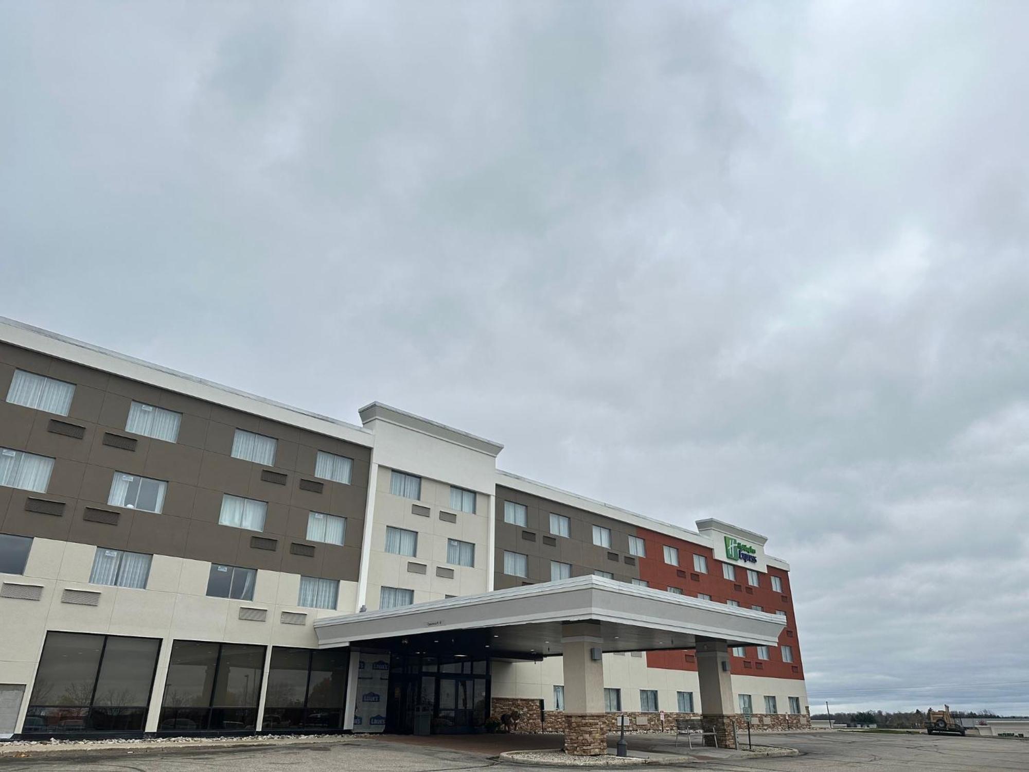 Holiday Inn Express Big Rapids, An Ihg Hotel Exterior foto